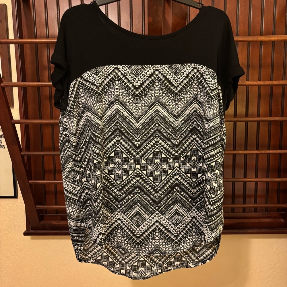 AGB Black and White Patterned Women's Top